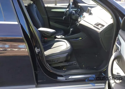 2016 BMW X1 xDrive28I z USA, uszkodzony, nr VIN WBXHT3C35G5E47749